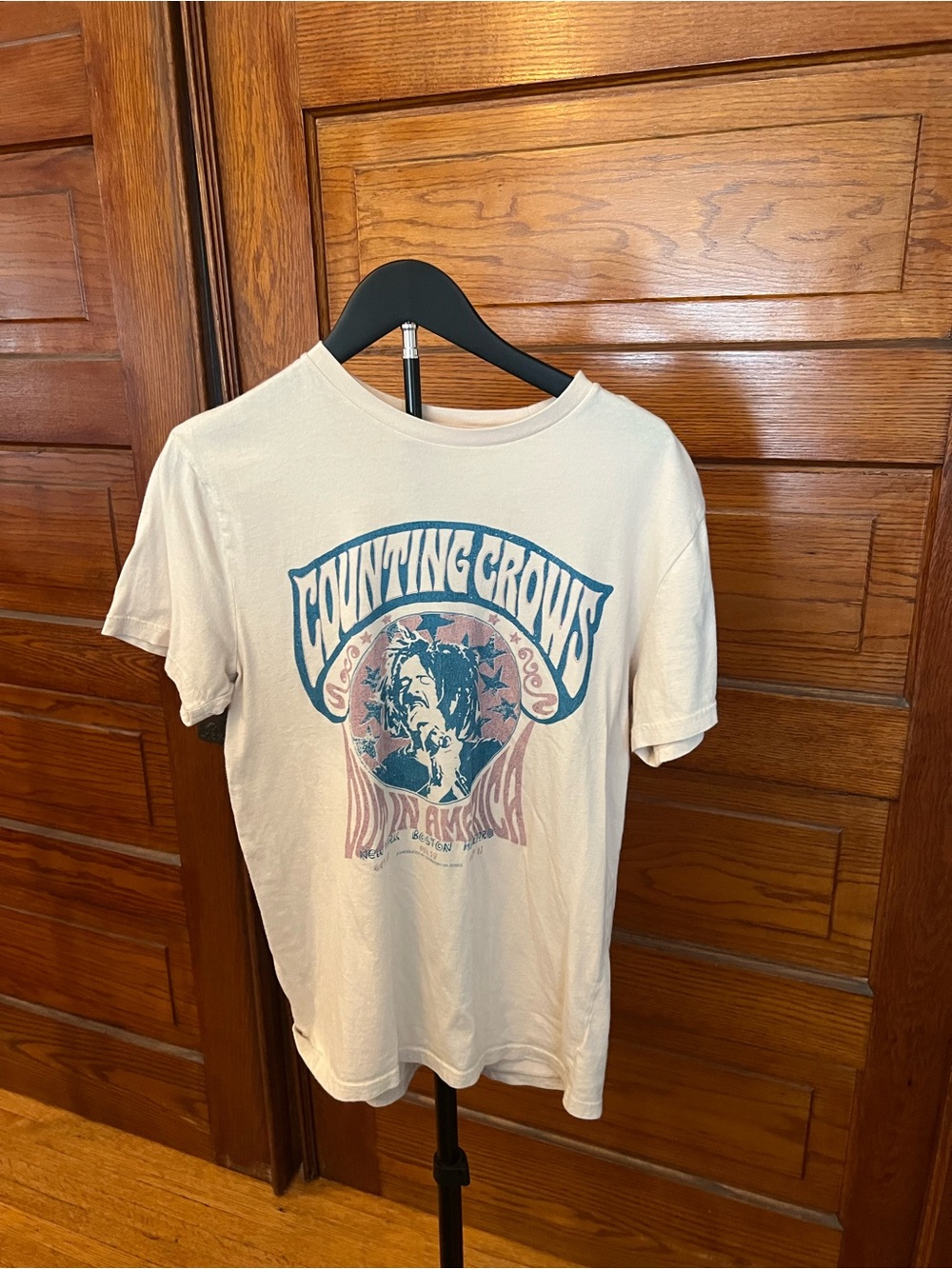 Wrangler Cream Tee with Blue and Faded Red Counting Crows Graphic Band T-shirt